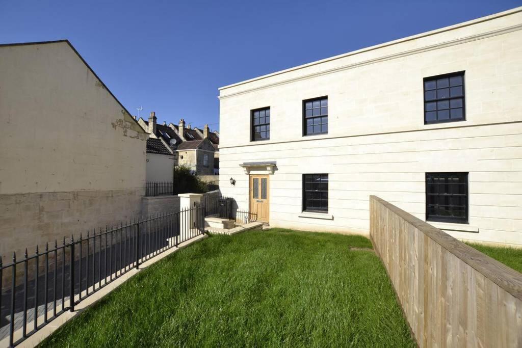 Fantastic 3-Bed House With Parking Villa Bath Dış mekan fotoğraf