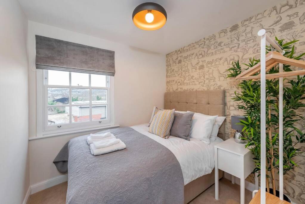 Fantastic 3-Bed House With Parking Villa Bath Dış mekan fotoğraf