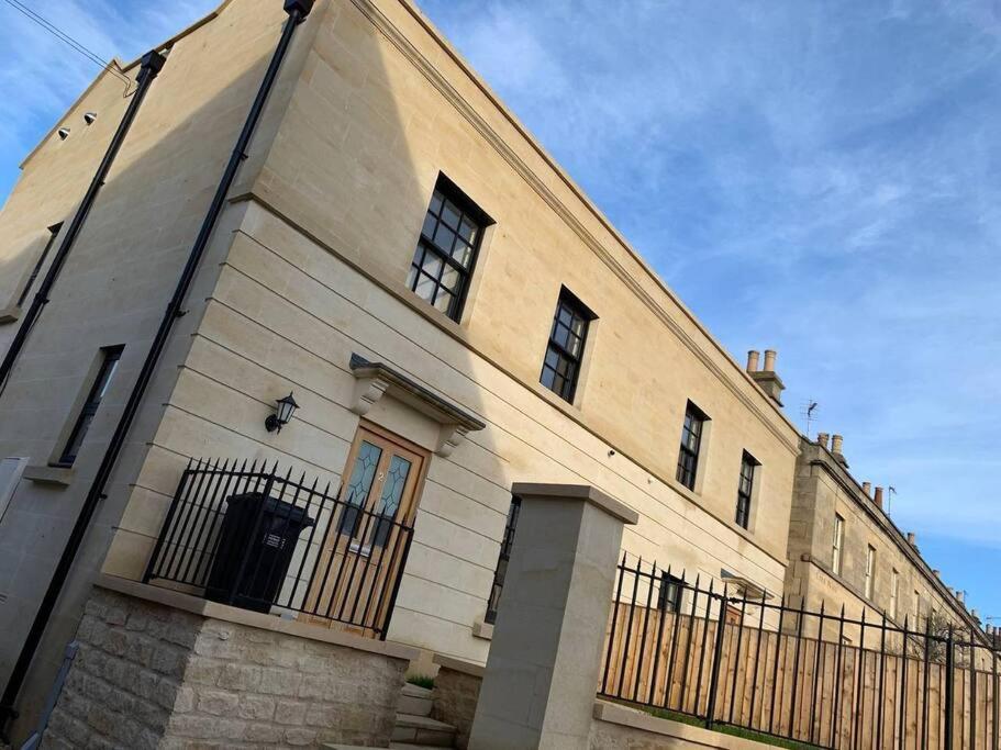 Fantastic 3-Bed House With Parking Villa Bath Dış mekan fotoğraf