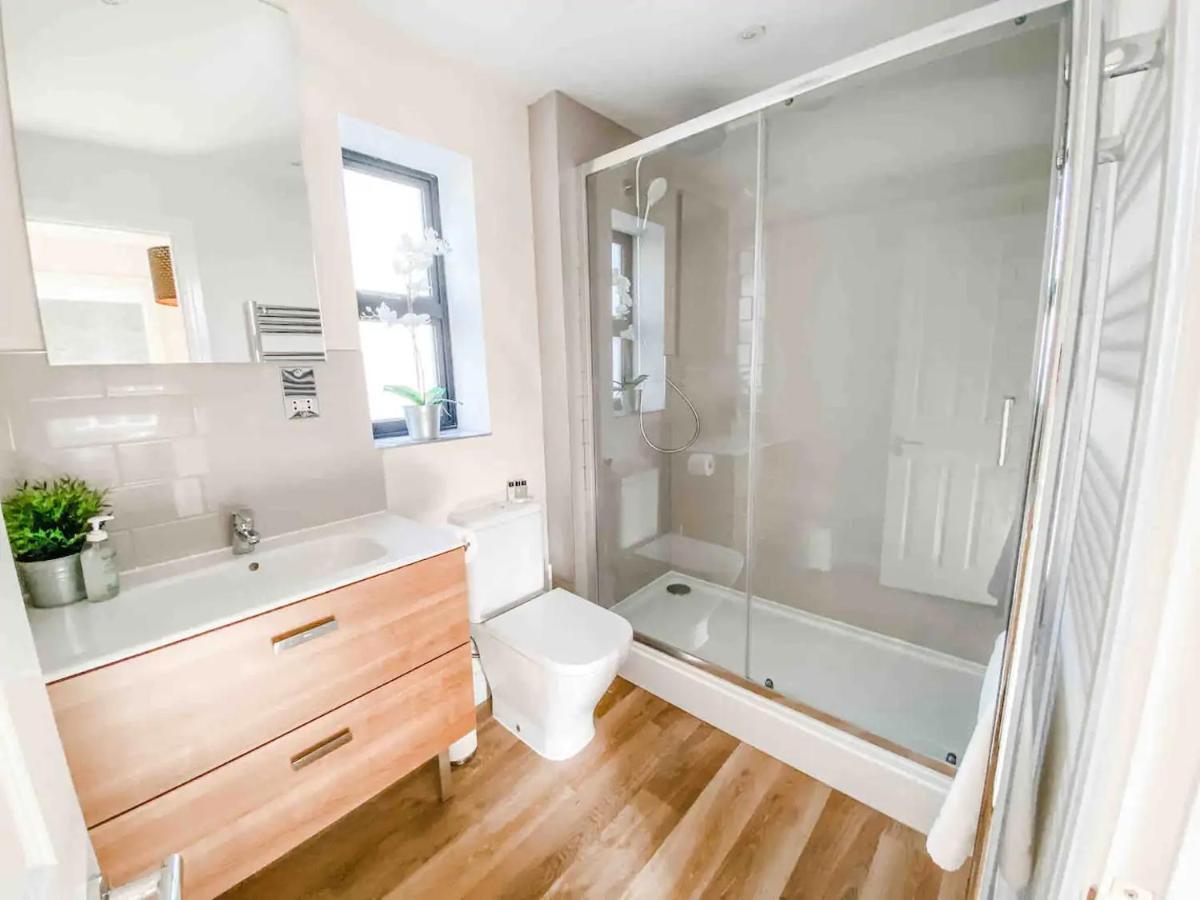 Fantastic 3-Bed House With Parking Villa Bath Dış mekan fotoğraf